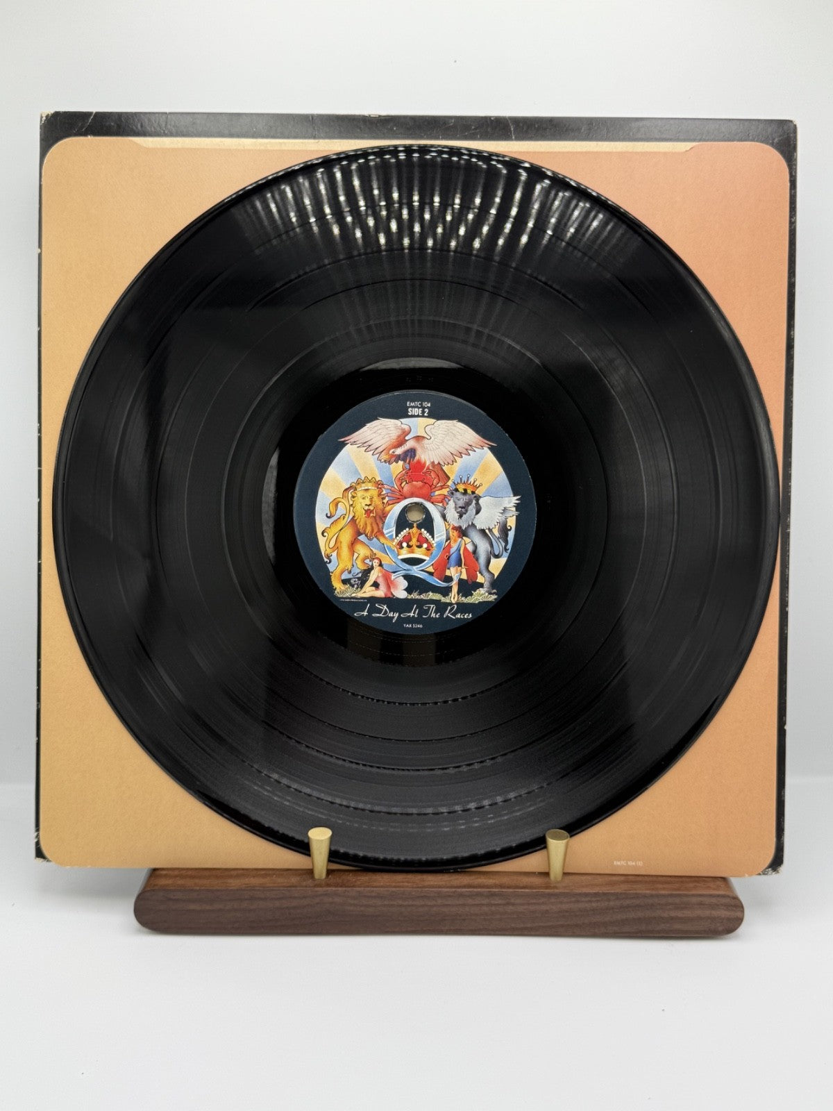 Queen A Day At The Races UK LP 1976 EMTC104 Sterling 4U/4U VG+/VG+ Original