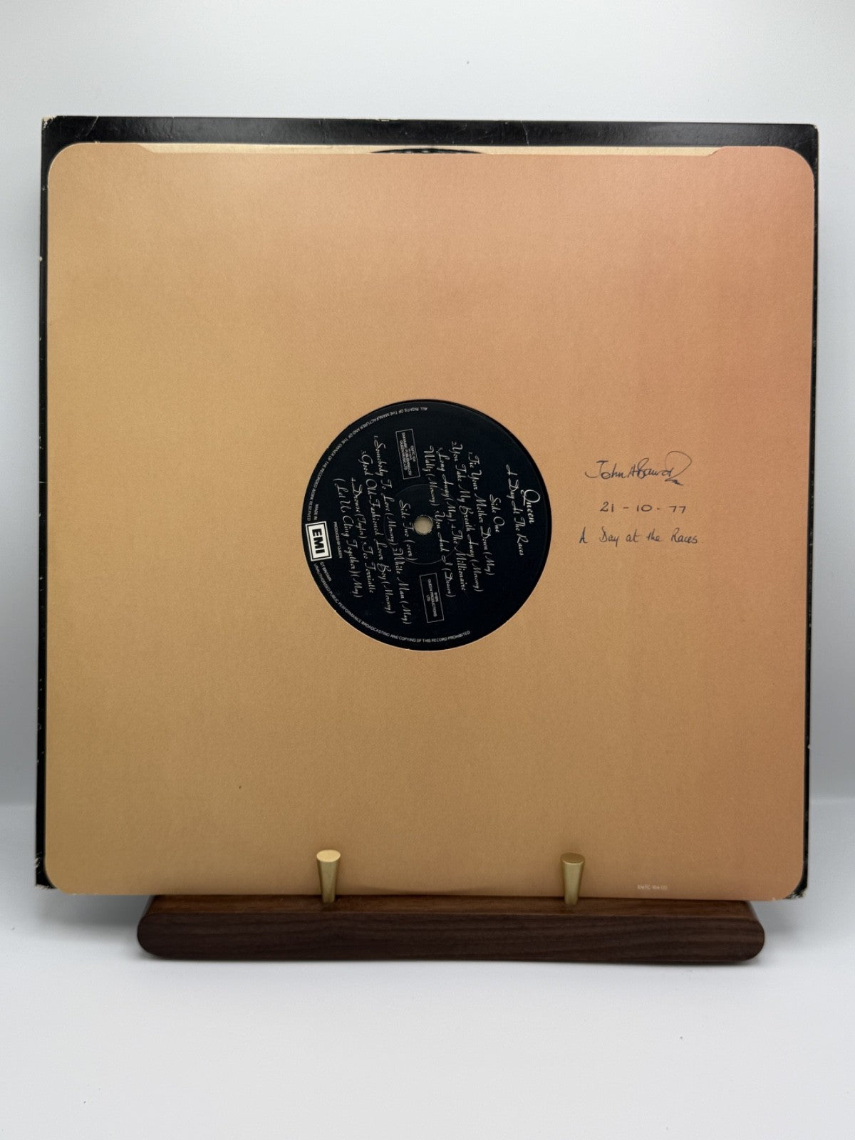 Queen A Day At The Races UK LP 1976 EMTC104 Sterling 4U/4U VG+/VG+ Original