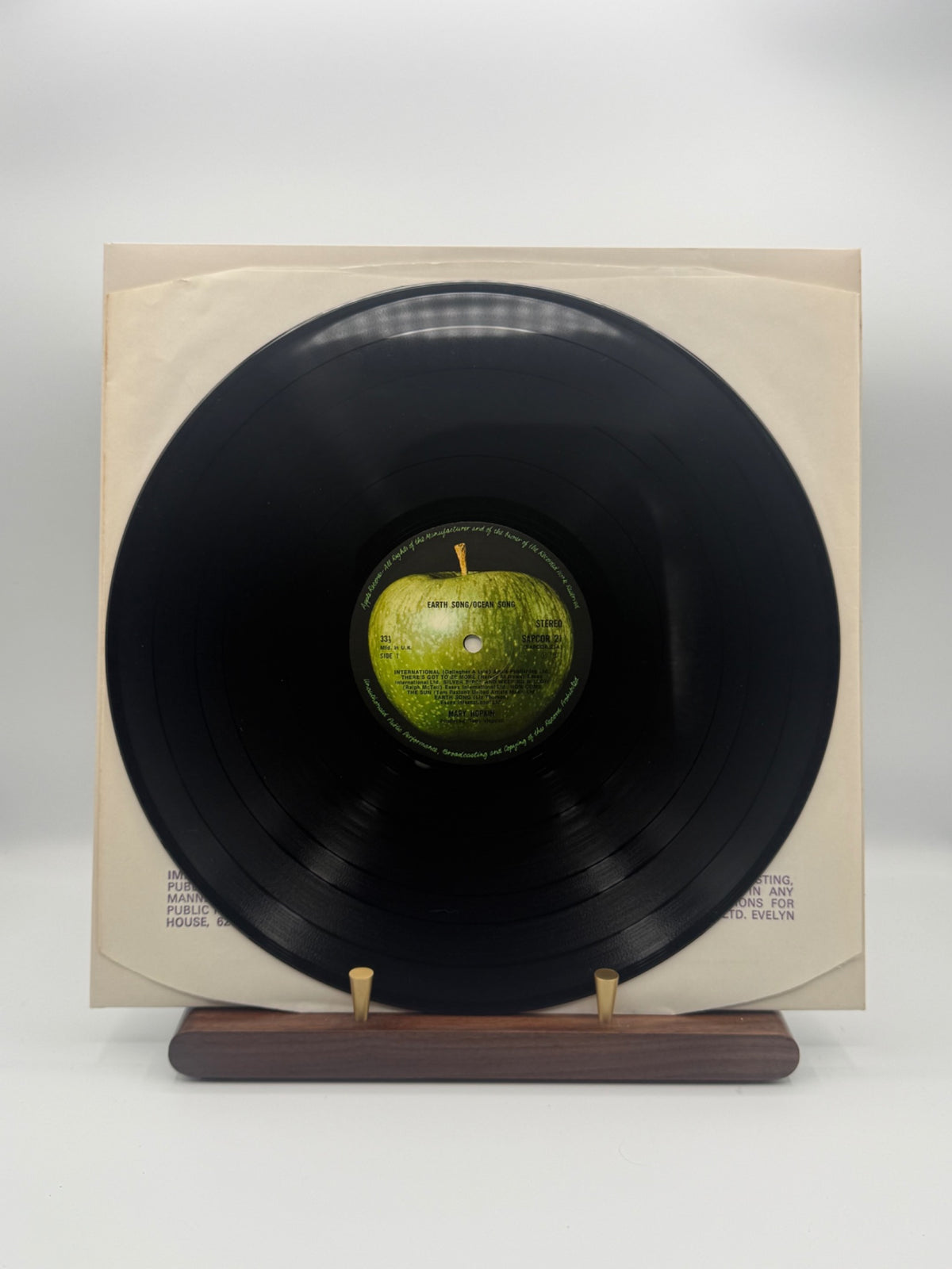Mary Hopkin Earth Song/Ocean Song SAPCOR 21 Side One Apple label and vinyl
